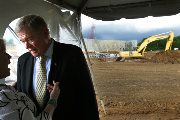 Kit Bond at 2010 time capsule dedication at new National Personnel Records Center